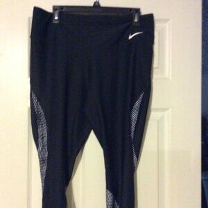 Nike Capri Athletic Leggings